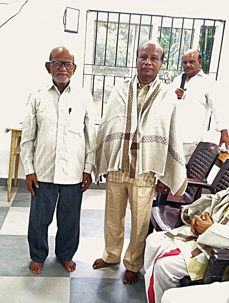Honouring  S. Madhusudhan Rao Garu by Vadlamani Satyanarayana Murty garu on the occation of teachers day.jpg